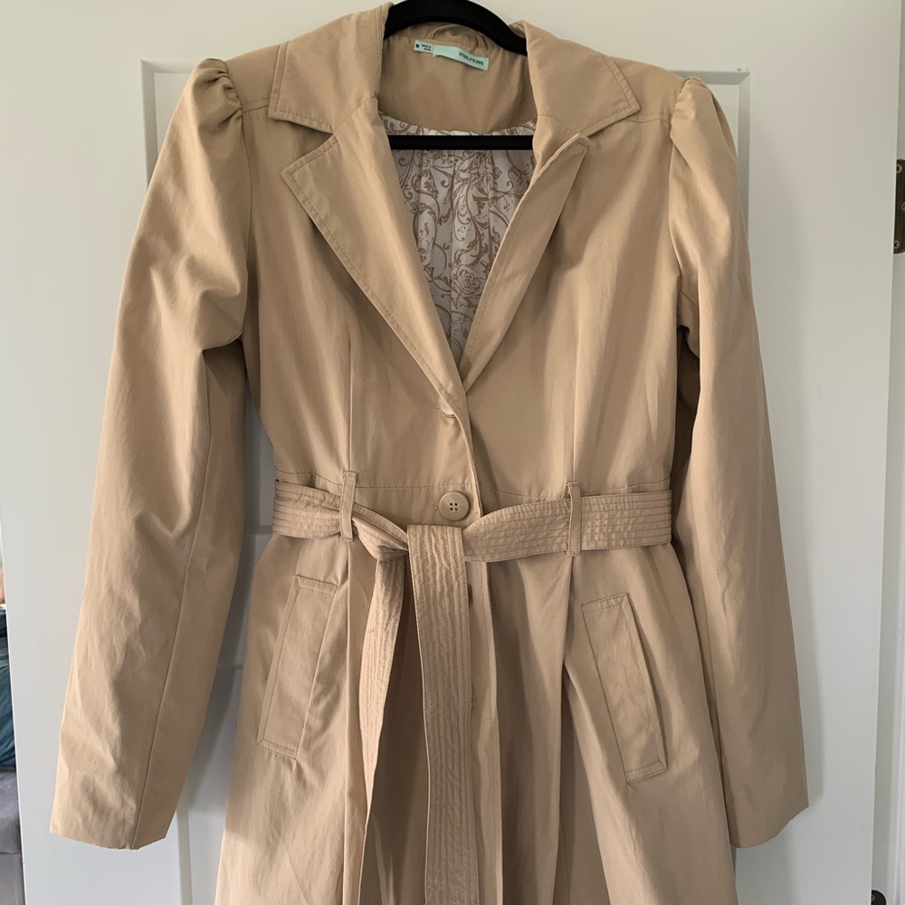 Lightweight tan/beige jacket